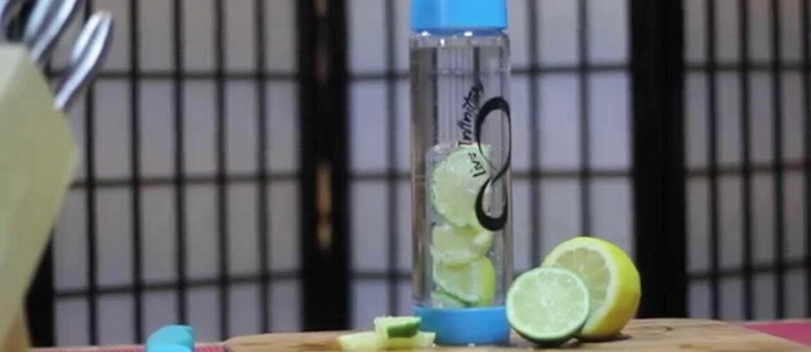 How to Make Immunity Boosting & Detoxifying Lemon Lime Vitamin Water
