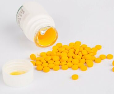 Could Common Vitamin Supplements Raise Lung Cancer Risk?