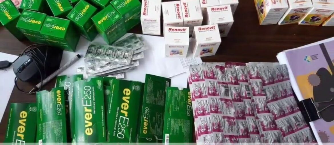 Satgas Covid-19 BNNP Kalteng melakukan pemberian vitamin pada seluruh pegawai