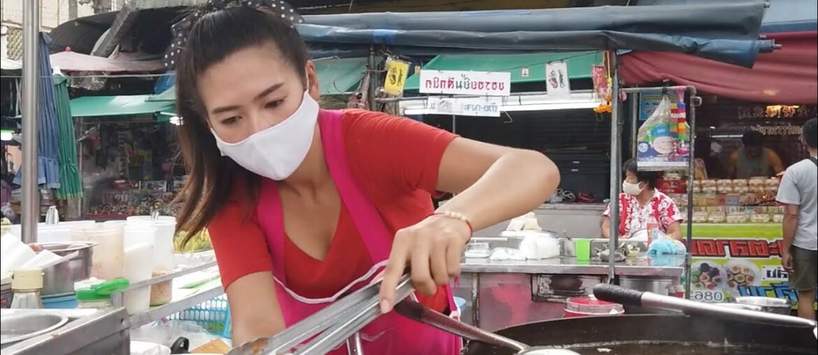 Please don't take off the Mask!! a Beautiful fried seafood Vendor in Bangkok