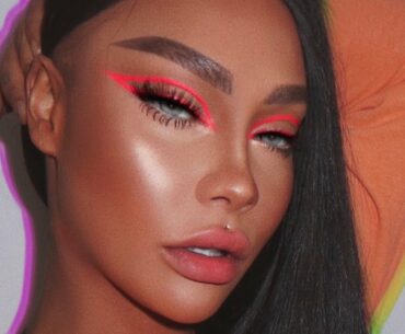 ELECTRIC LINER GLOWY SKIN MAKEUP | SONJDRADELUXE