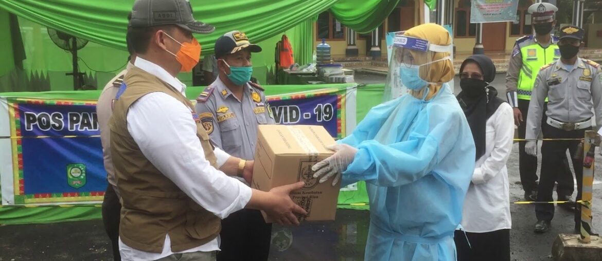 PENINJAUAN POSKO COVID-19 SEKALIGUS PENYERAHAN MASKER & VITAMIN DI KEC. SABAK AUH, KAB. SIAK