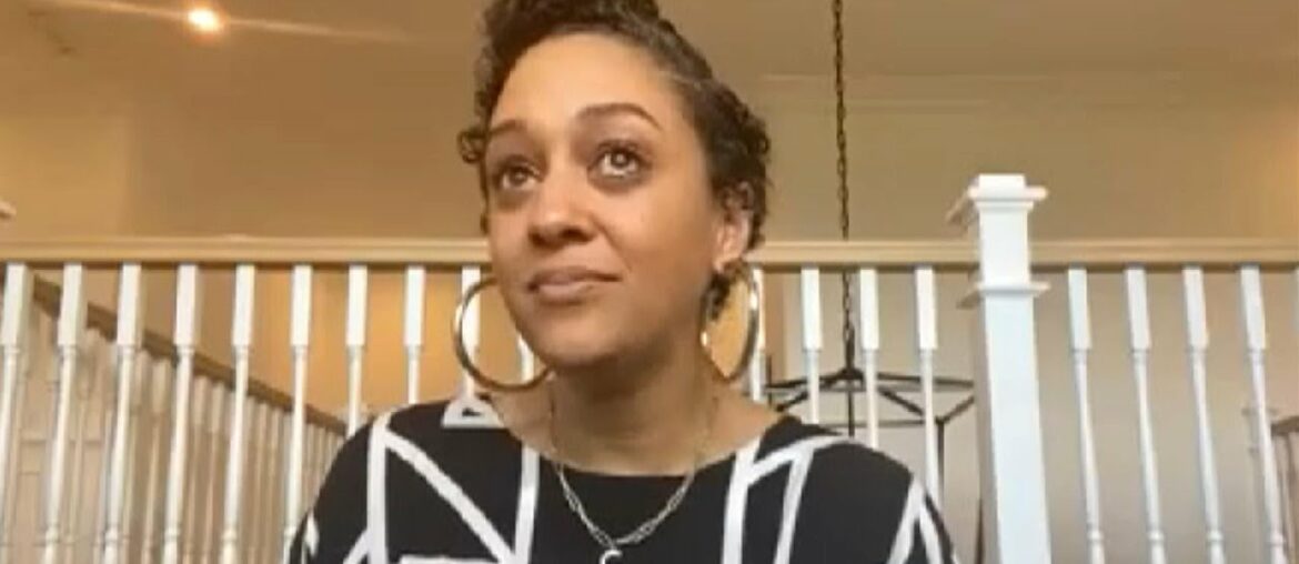 Tia Mowry Tears Up Over Not Seeing Sister Tamera Amid Coronavirus Quarantine