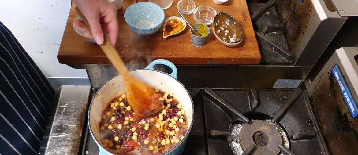 Three Bean Chilli #plantbased #spice #onepot #lunch #recipeoftheday #yumyum #deliciouscooking #