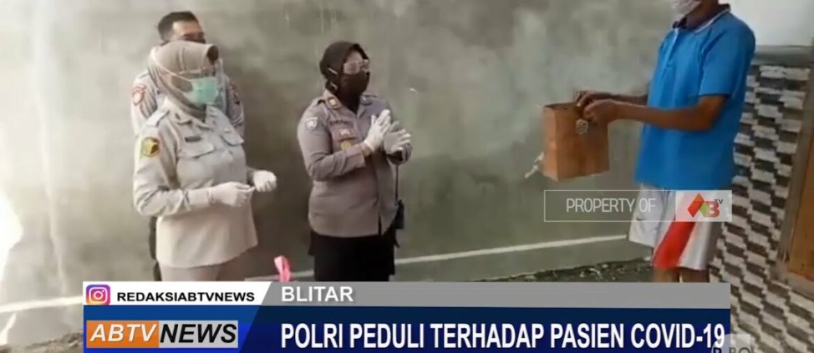 BLITAR - Polres Blitar Kota Berikan Vitamin dan Sembako Ke Keluarga Pasien Covid-19