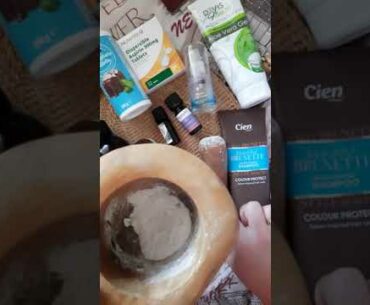 Mask for hair with aspirin, aloe vera gel, calcium and vitamin D, baking soda and others