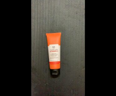 THE BODY SHOP- VITAMIN C - DAILY GLOW CLEANSING POLISH
