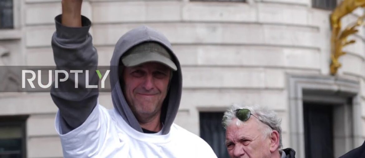 UK: Thousands gather at Trafalgar Square to oppose new coronavirus restrictions